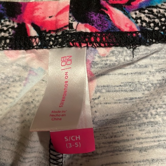 ‼️Free with Purchase‼️ Floral Leggings 🌺💜🦋 - Picture 11 of 13